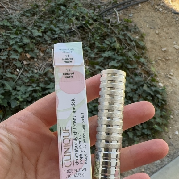 Clinique Dramatically Different™ Lipstick Shaping Lip Color in 11 Sugared Maple - Picture 2 of 2